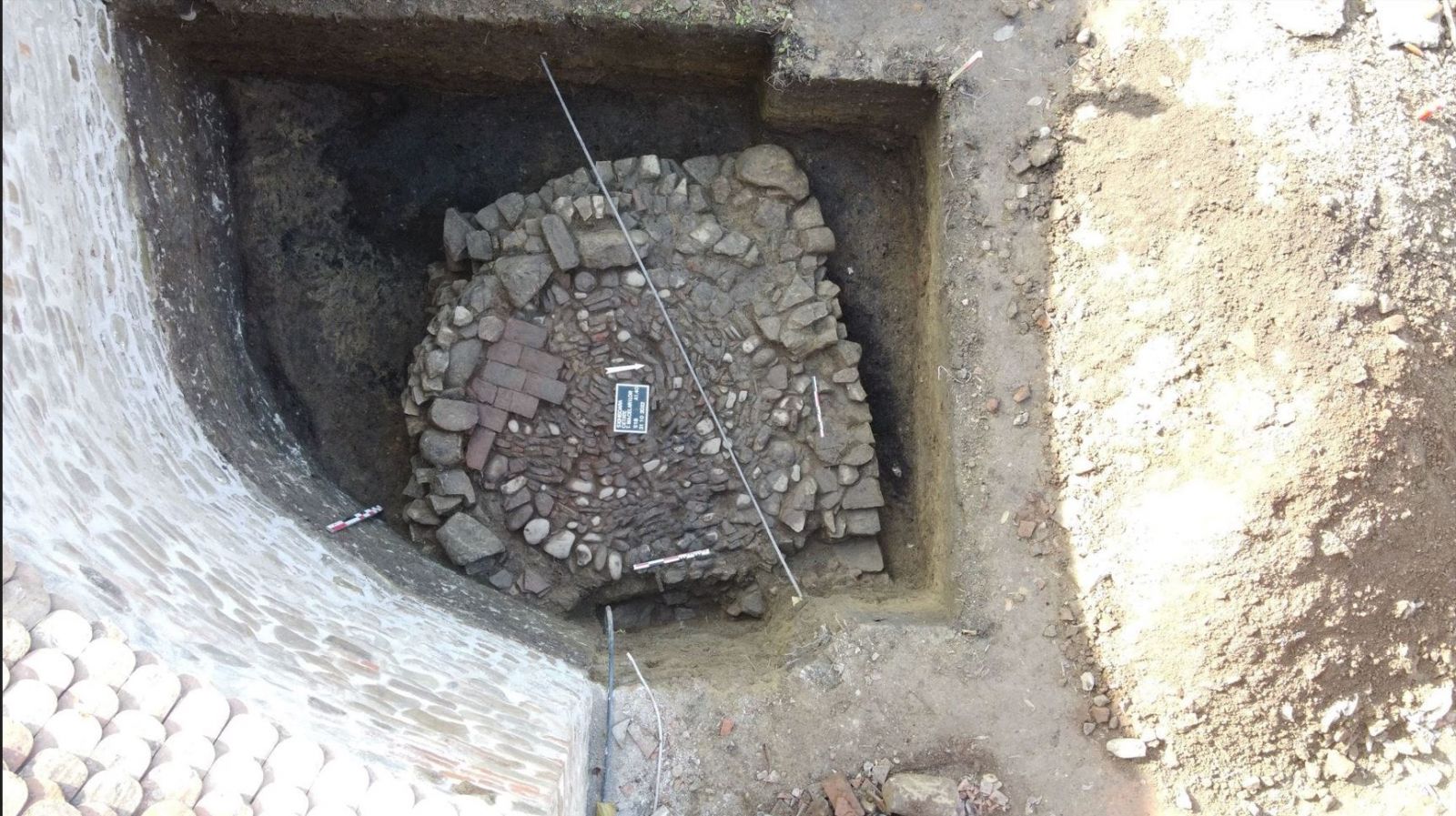 Descoperire arheologică majoră în Paris: un zid galic de peste 2.000 de ani găsit în curtea unui spital