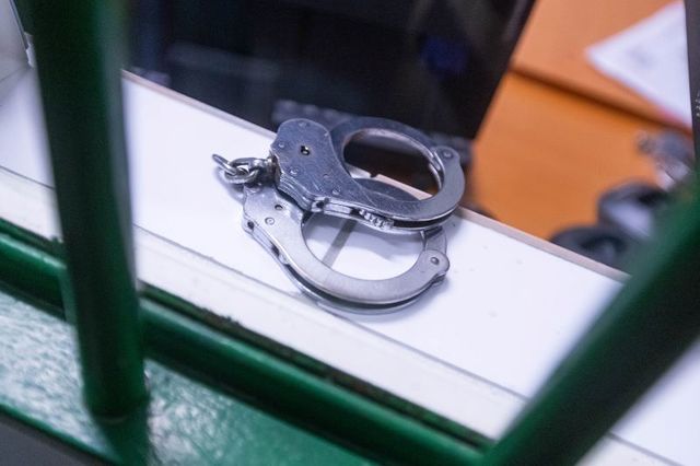 Tragedie în Vâlcea: Iubitul unei tinere găsite moartă într-o valiză pe râul Olt a fost arestat în lipsă