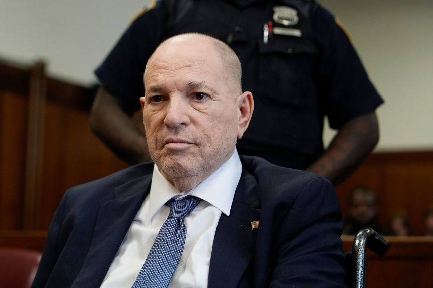 Harvey Weinstein a fost condamnat la 15 ani de închisoare în New York după rejudecarea unui caz de agresiune sexuală