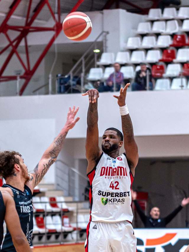 Dinamo București a obținut o victorie strânsă în deplasare împotriva echipei KB Peja