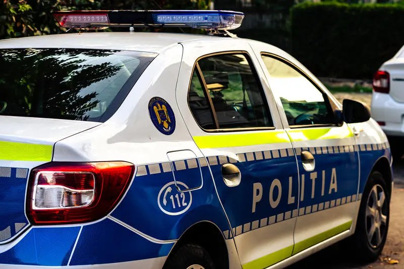 Bărbat dat în urmărire pentru uciderea unei tinere găsite moartă într-o valiză în râul Olt
