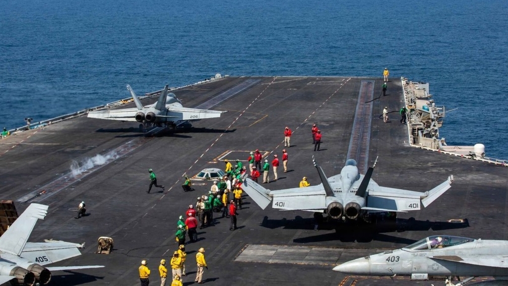 Opt militari americani au încercat să se sinucidă la bordul portavionului USS Abraham Lincoln