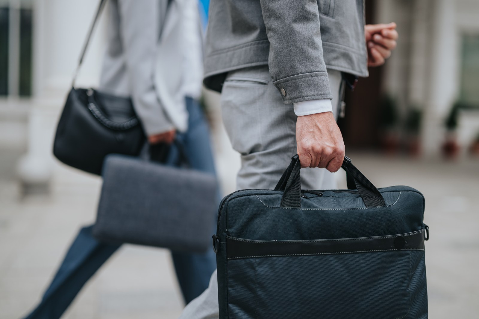 Românii caută tot mai mult munci part-time pentru a-și suplimenta veniturile
