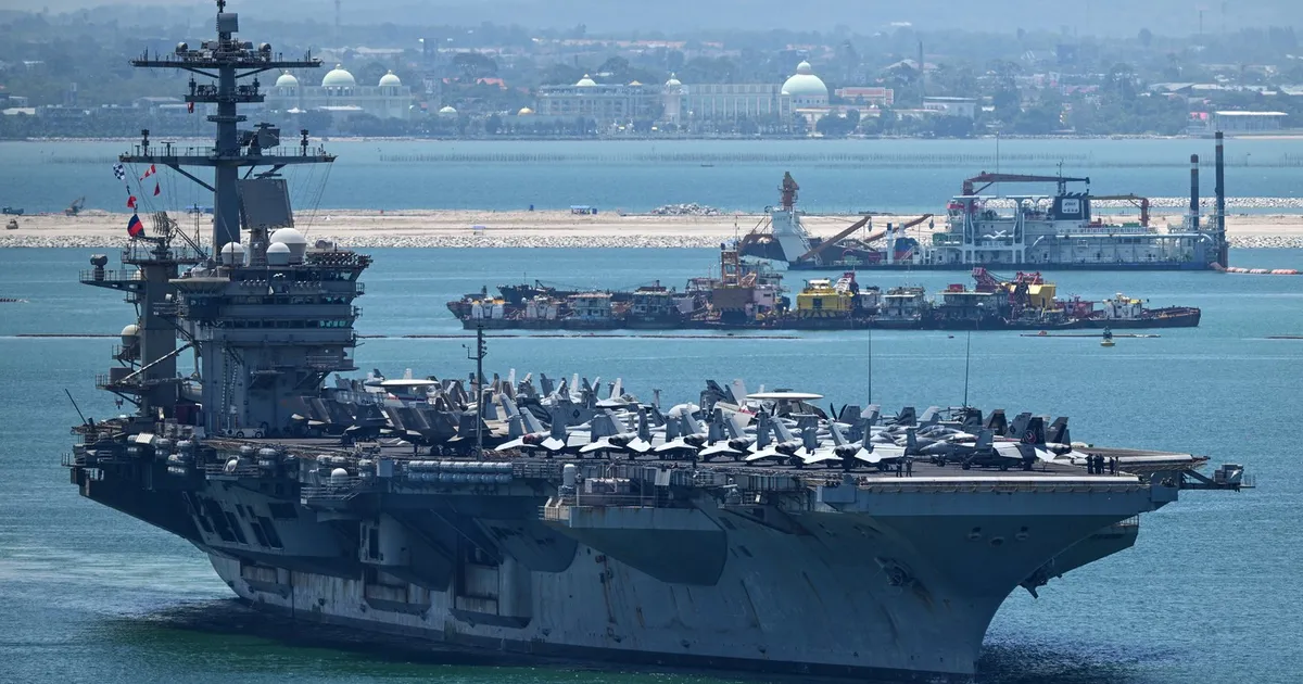 Opt tentative de sinucidere pe portavionul USS Lincoln, în contextul războiului împotriva Iranului