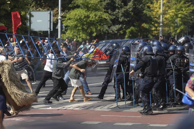 Noul set de mandate de arestare pentru protestatarii implicați în violentele din Piața Victoriei