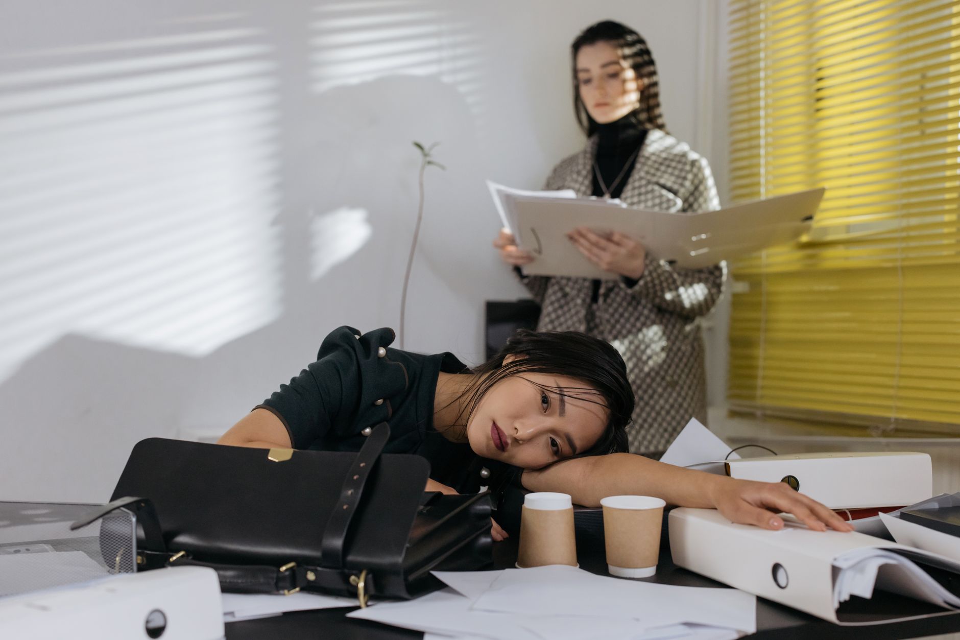 45% dintre angajații români suferă de oboseală cauzată de muncă, arată studiul OSH Pulse 2025