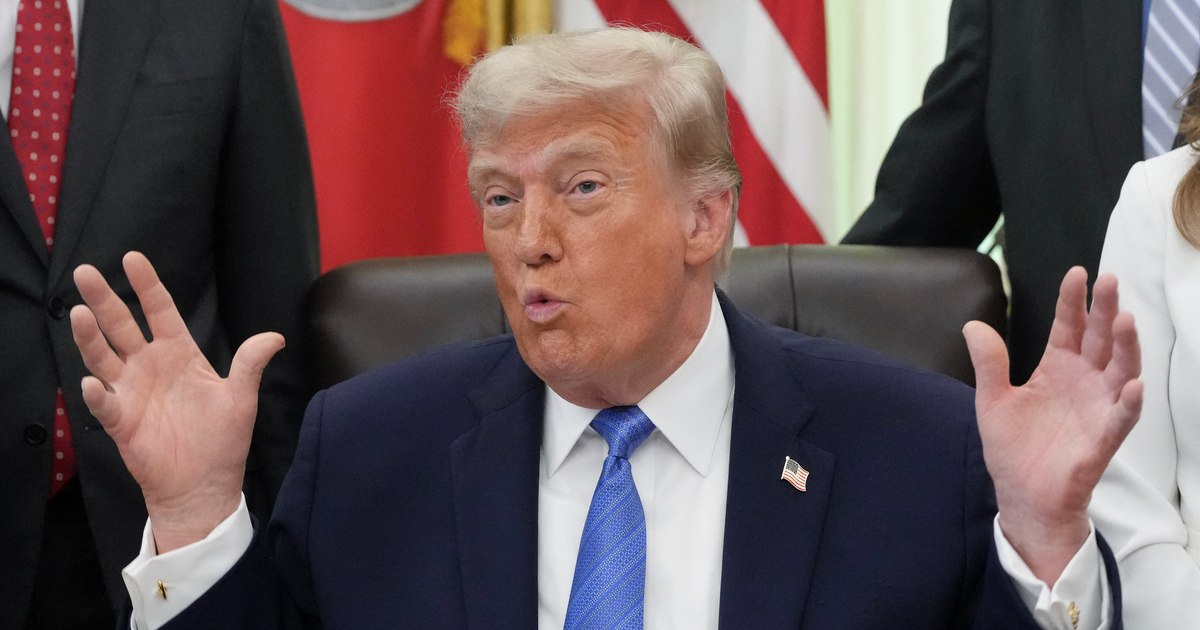 Donald Trump promite eliminarea taxelor vamale pentru whiskeyul irlandez în timpul vizitei din Irlanda