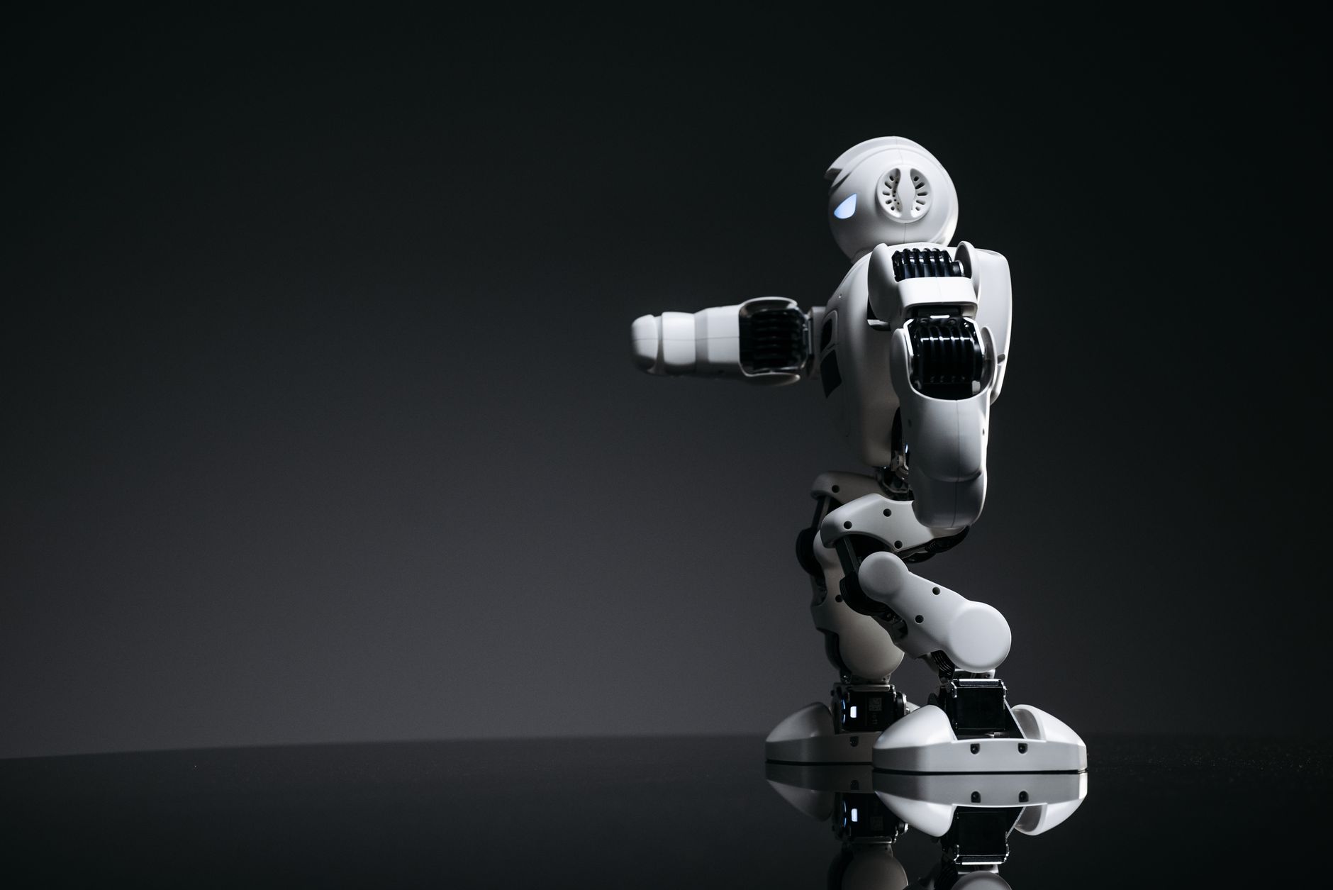 Duel între om și robot la San Francisco: Influencerul Frankie LaPenna a fost doborât de un Rekbot