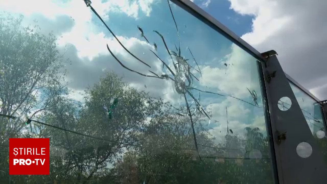 Vandalism masiv la digul panoramic din Arad: aproape 300 de panouri de sticlă au fost distruse