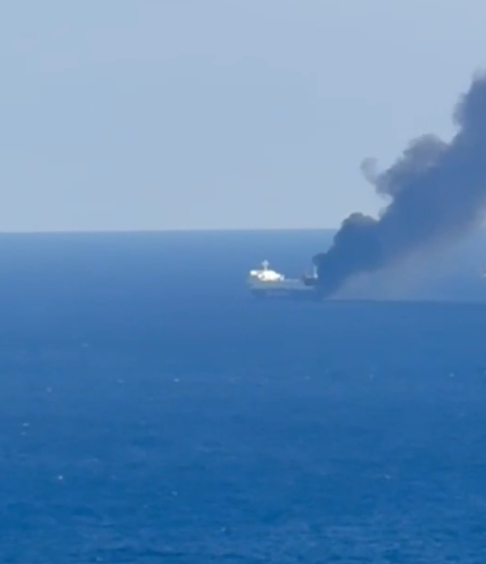 Incendiu la un feribot cu vehicule în largul insulei Mykonos, în Grecia