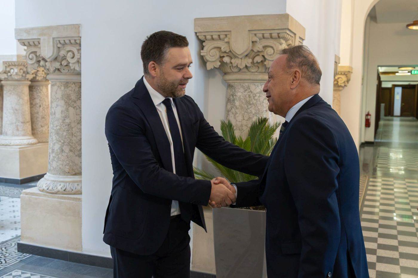 București și Salonicul discută înfrățirea orașelor și îmbunătățirea conexiunilor rutiere și aeriene