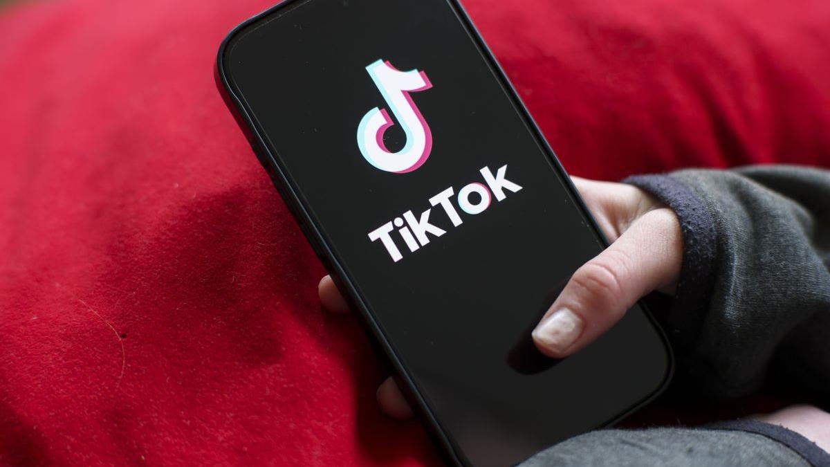 Provocări mortale de pe TikTok ajung în școlile din România: elevi care leșină după ce încerci trendurile