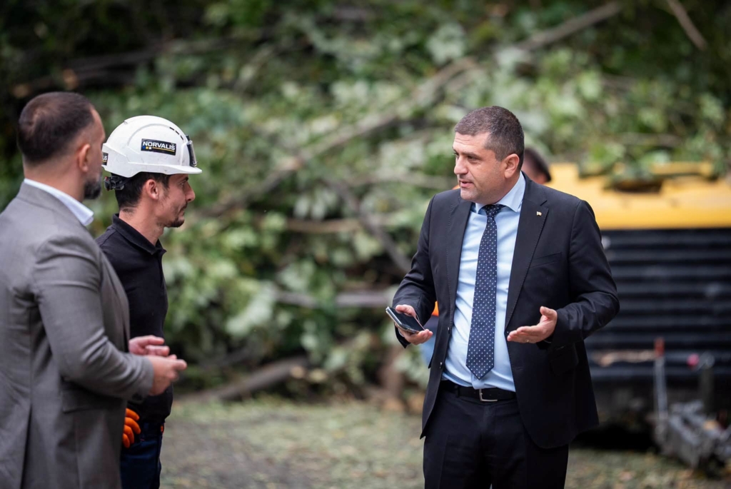 Ministrul Transporturilor a fost blocat peste o oră în trafic pe Valea Oltului din cauza lucrărilor