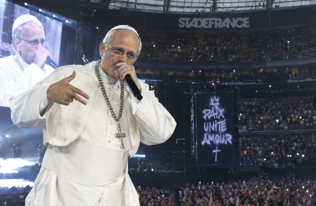 Stadionul Stade de France, plin de tineri, pentru prima vizită a papei Leon al XIV-lea în Franța