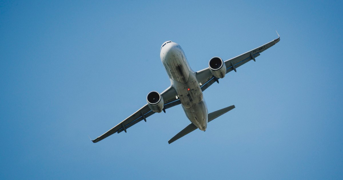 Aterizare de urgență la Otopeni după ce un avion de la Cluj ar fi lovit o pasăre