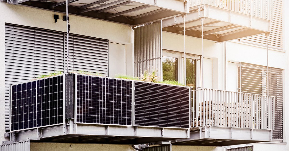 Panouri fotovoltaice pe balcon sau pe bloc: costuri, producție și perioada de amortizare