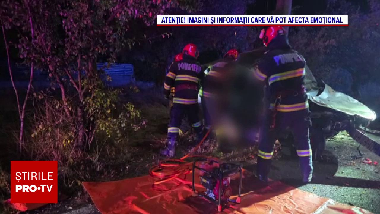 Tragedie în Petroșani: Doi tineri au murit după ce mașina în care circulau s-a izbit de un stâlp de electricitate