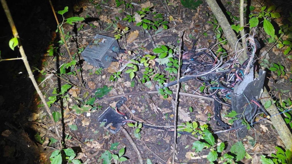 Fragmente de dronă au fost găsite pe un câmp în Republica Moldova, în raionul Ștefan Vodă