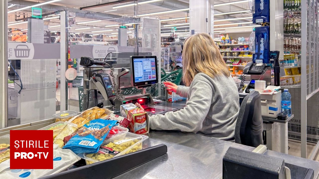 Concediată după 27 de ani de muncă în Italia pentru că ascundea sute de produse expirate