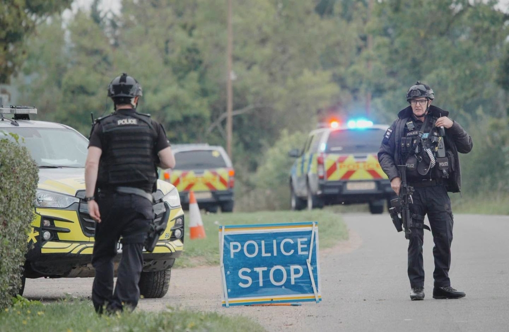 Alertă majoră în Marea Britanie: Evacuări și arestări lângă o bază militară americană
