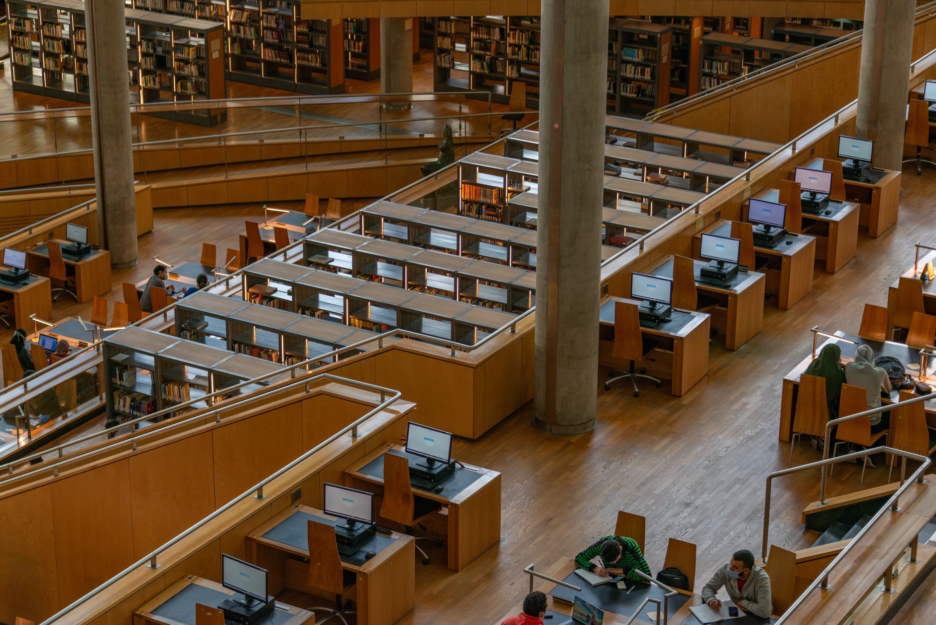 Bibliotecile din România vor implementa o strategie națională pentru utilizarea inteligenței artificiale