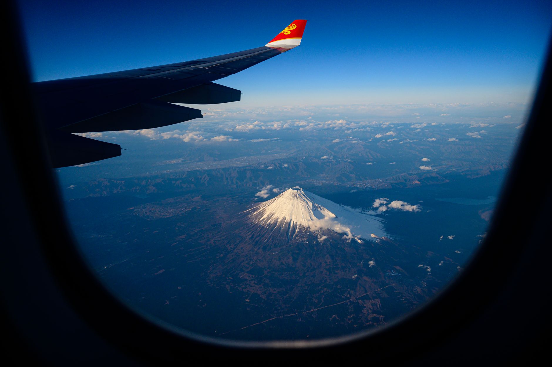 Zborurile din Catania sunt suspendate din cauza vulcanului Etna. MAE avertizează românii