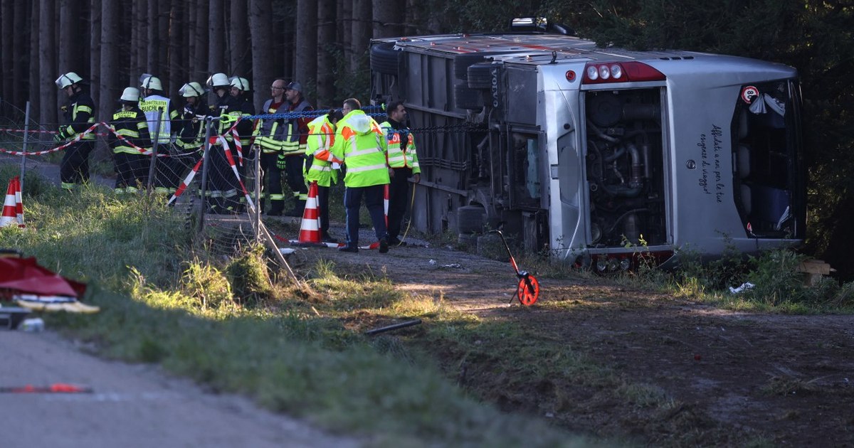 Tragedie în Germania: Autocar cu turiști filipinezi, răsturnat pe autostrada A96 în drum spre Oktoberfest