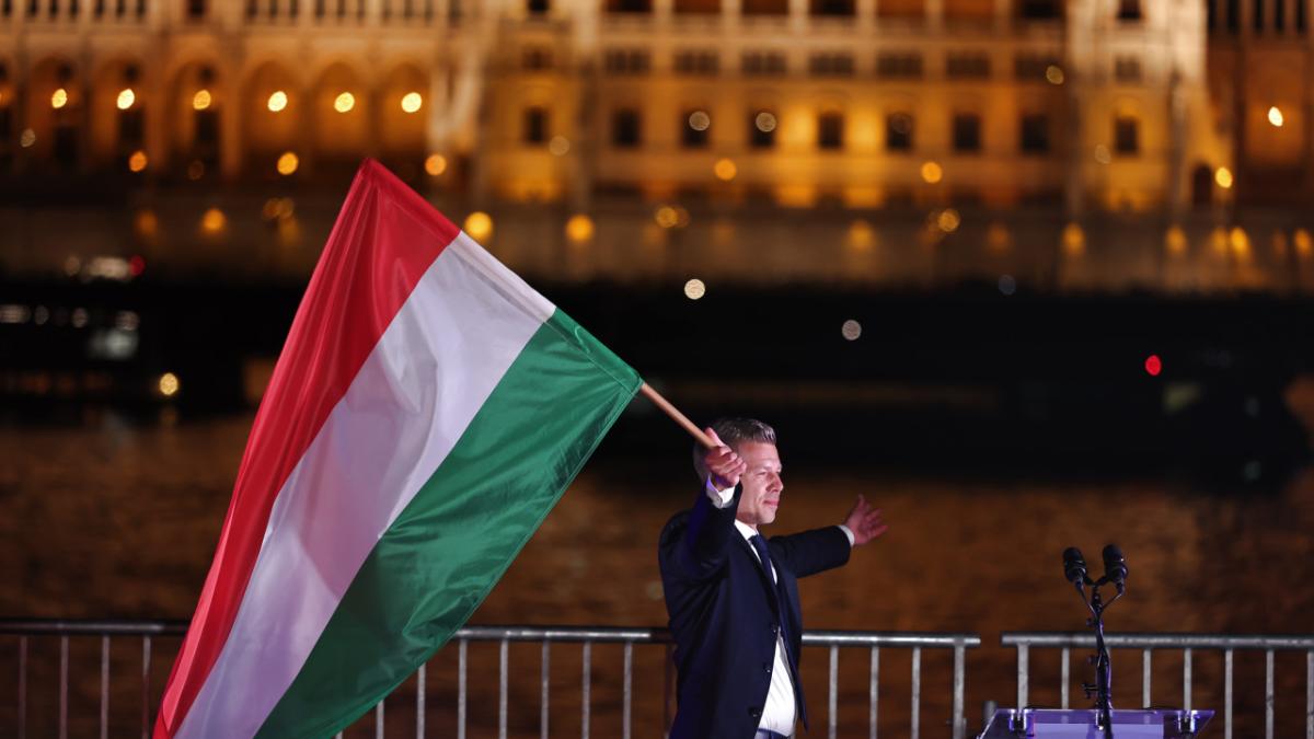 Parlamentul Ungariei a ridicat imunitatea parlamentară a premierului Peter Magyar