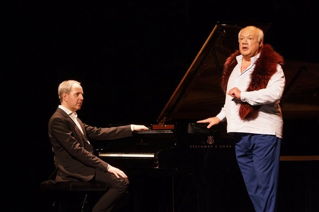 Scriitorul francez Éric-Emmanuel Schmitt va fi pe scena Teatrului Grivița 53
