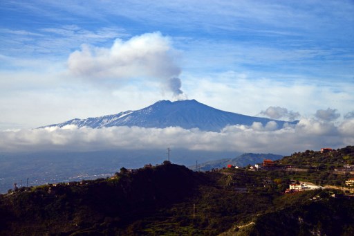 Aeroportul Catania din Italia este suspendat din nou din cauza activității vulcanice a Muntelui Etna