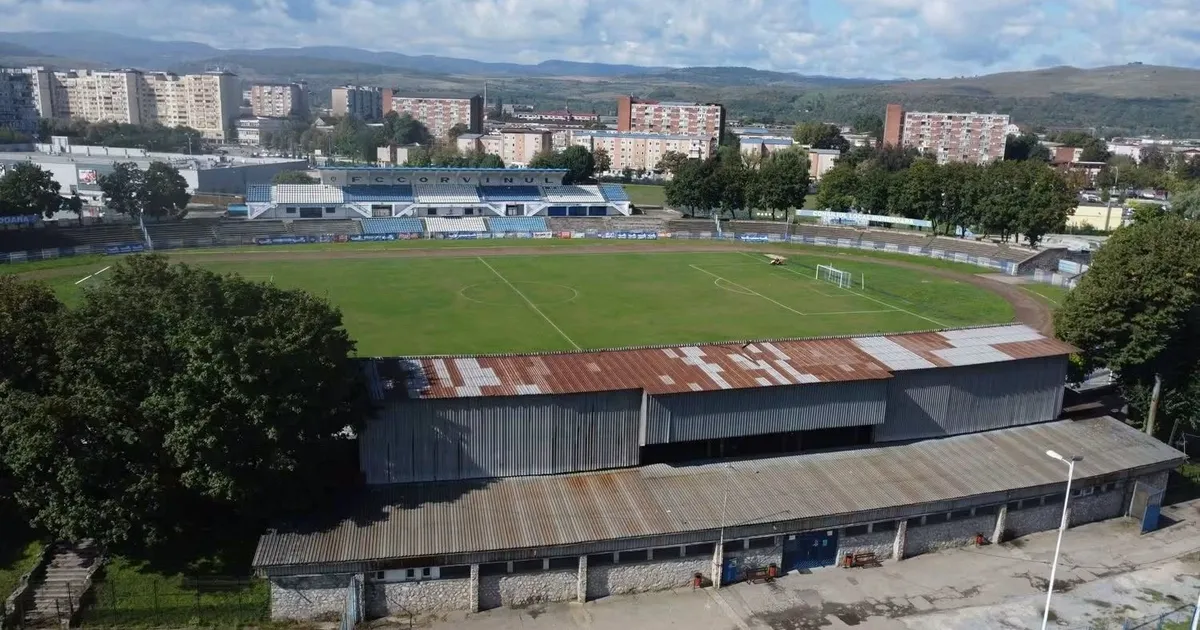 Demolare pentru vechiul stadion „Corvinul 1921” din Hunedoara. Se construiește o arenă modernă de 54 de milioane de euro