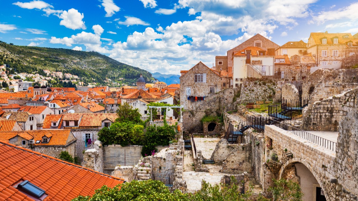Strategia Dubrovnik pentru combaterea supra-turismului: cum protejează autoritățile orașul croat