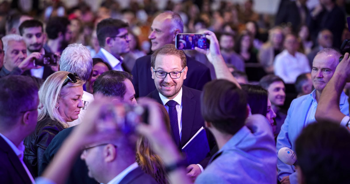 Dominic Fritz răspunde criticilor lui Alfred Simonis despre utilizarea temei Revoluției în politică