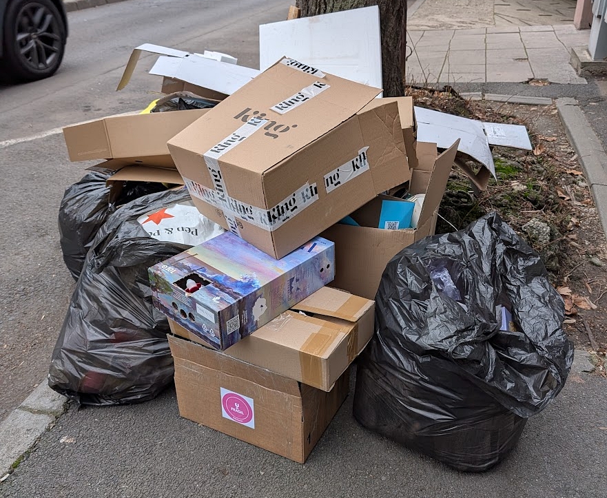 Primarul Sectorului 5, apel la cetățeni: „E sat fără câini. Fiecare aruncă după bunul plac”