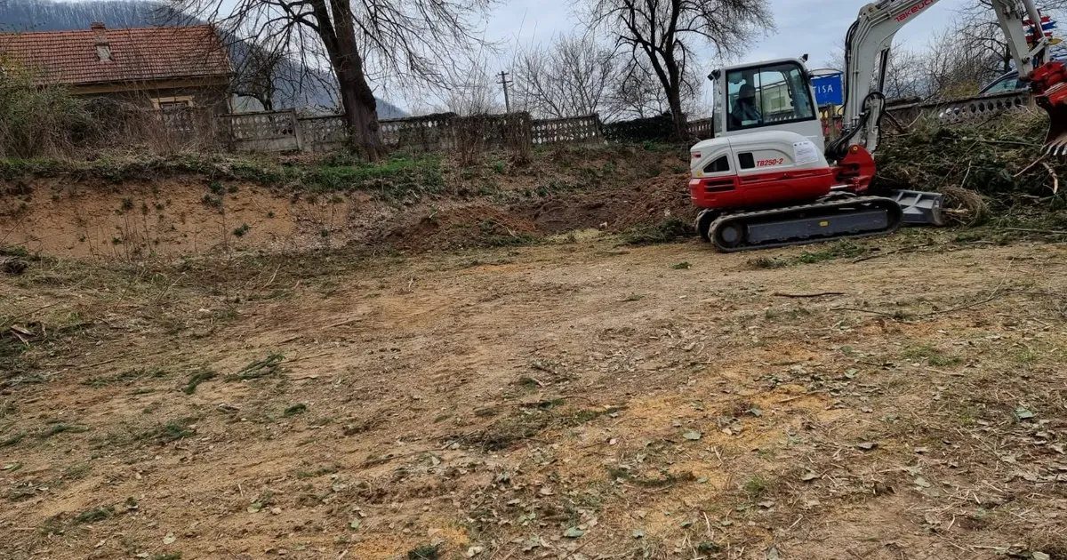 Comuna Burjuc din Hunedoara: Licitația pentru canalizare stagnează de doi ani, primarul are salariu de 7.000 lei net