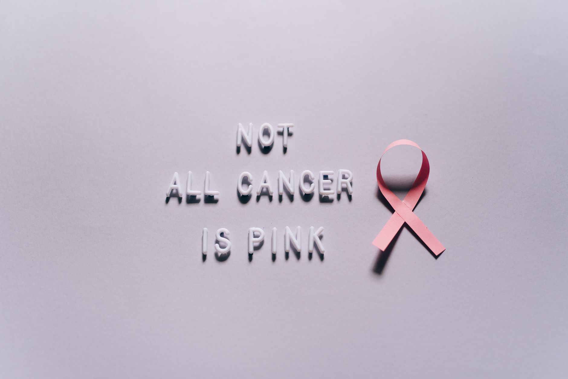 Panglică umană în Piața Unirii din Cluj-Napoca pentru conștientizarea cancerului de sân
