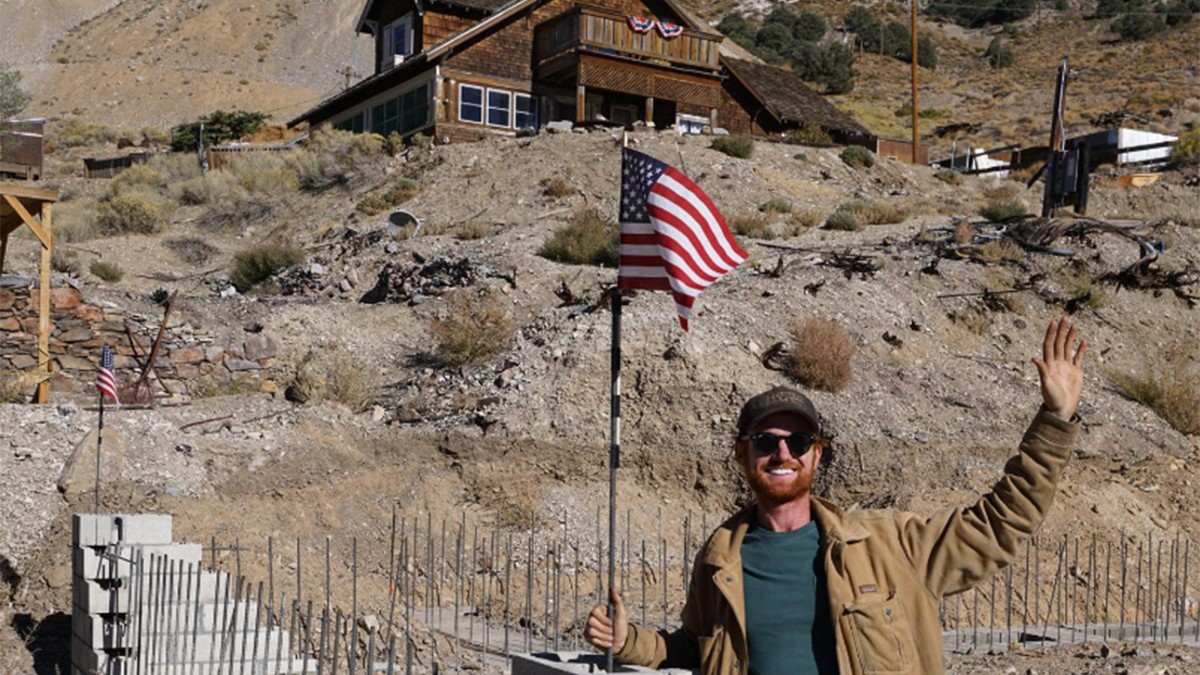 Un american a cumpărat un oraș abandonat pentru 1,4 milioane de dolari și locuiește singur acolo