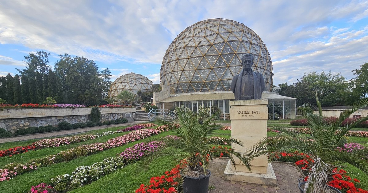 Grădina Botanică din Jibou: două cupole uriașe de sticlă care adăpostesc plante exotice