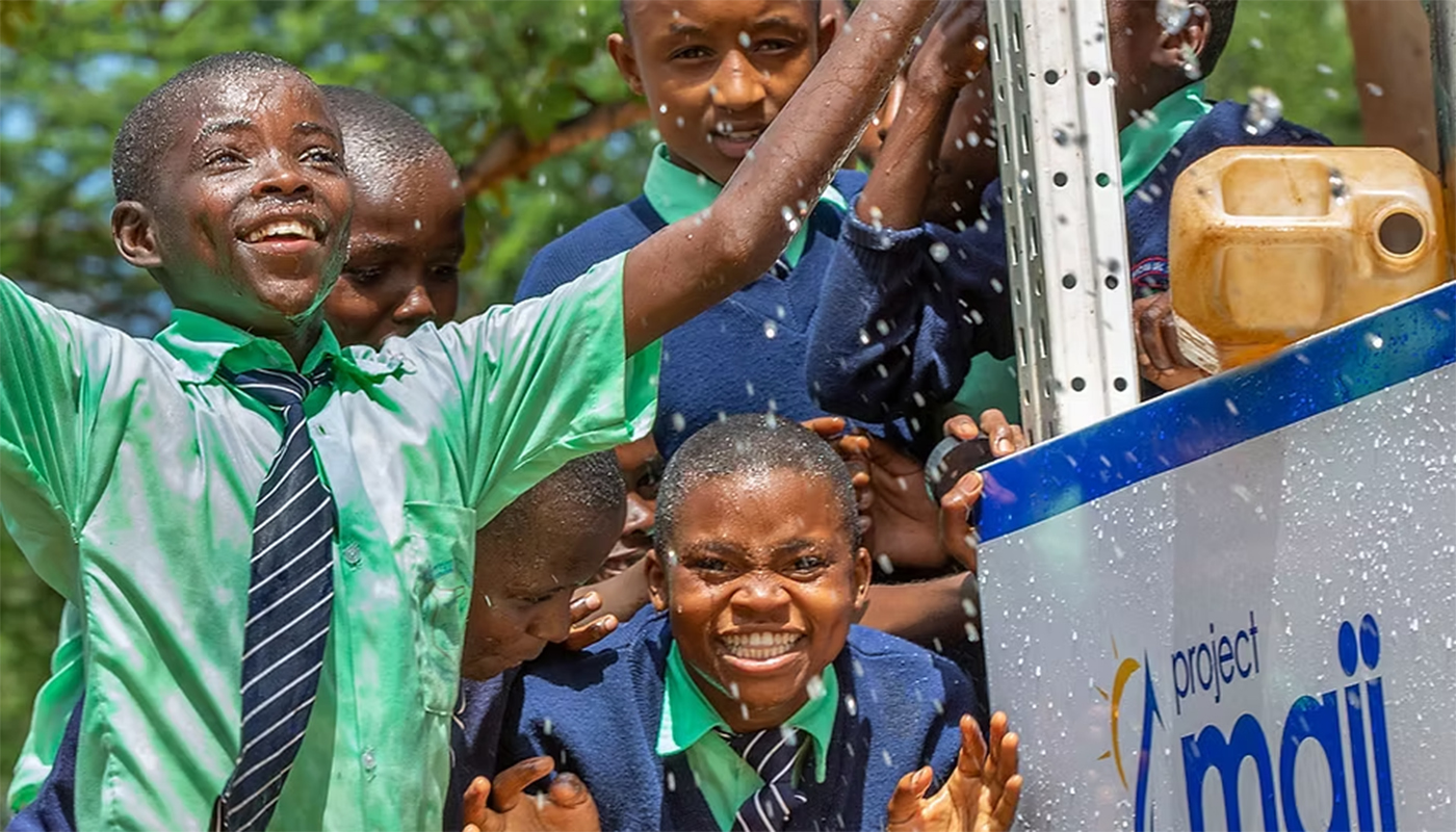 De la un chioșc solar în Ghana la 126 de milioane de litri de apă: povestea reușitei Project Maji