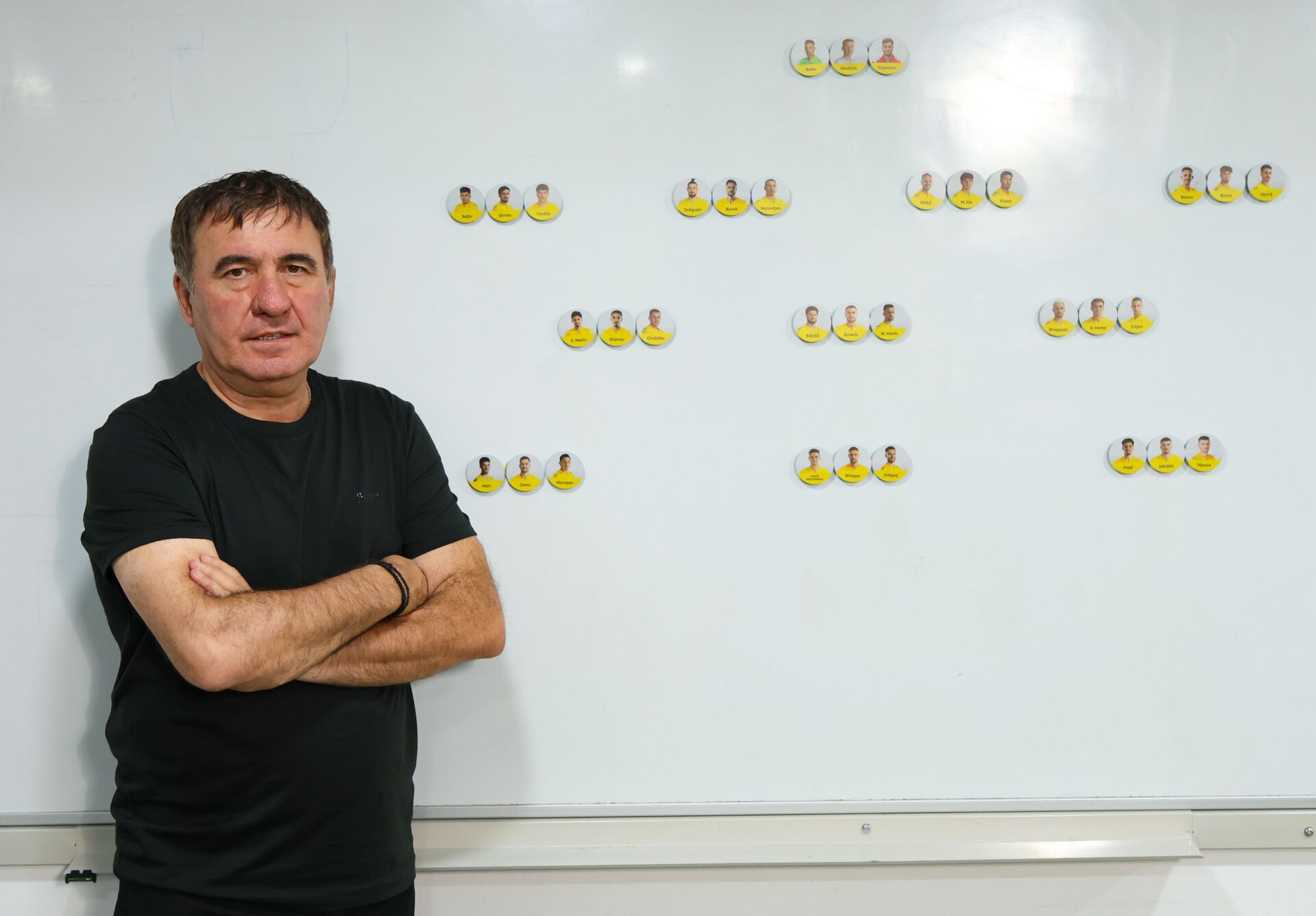 Gică Hagi va continua pe banca echipei naționale de fotbal, în ciuda primelor două înfrângeri
