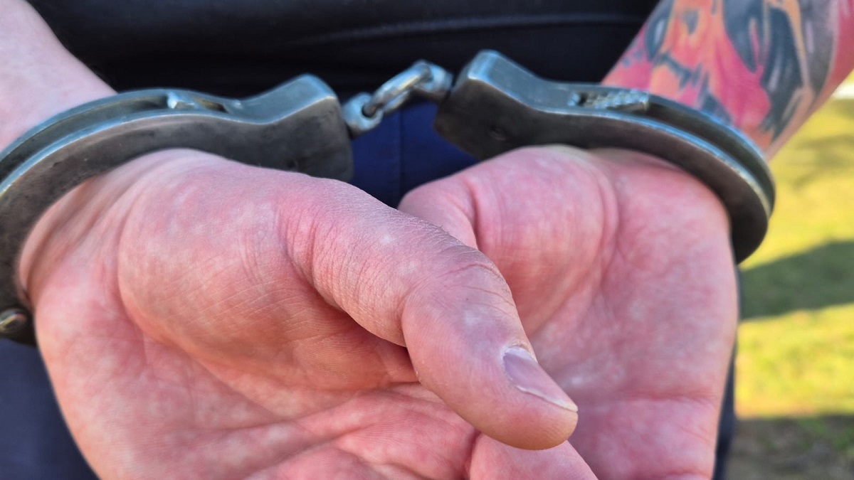Un bărbat din Anglia recunoaște că și-a drogat și violat soția timp de peste 20 de ani