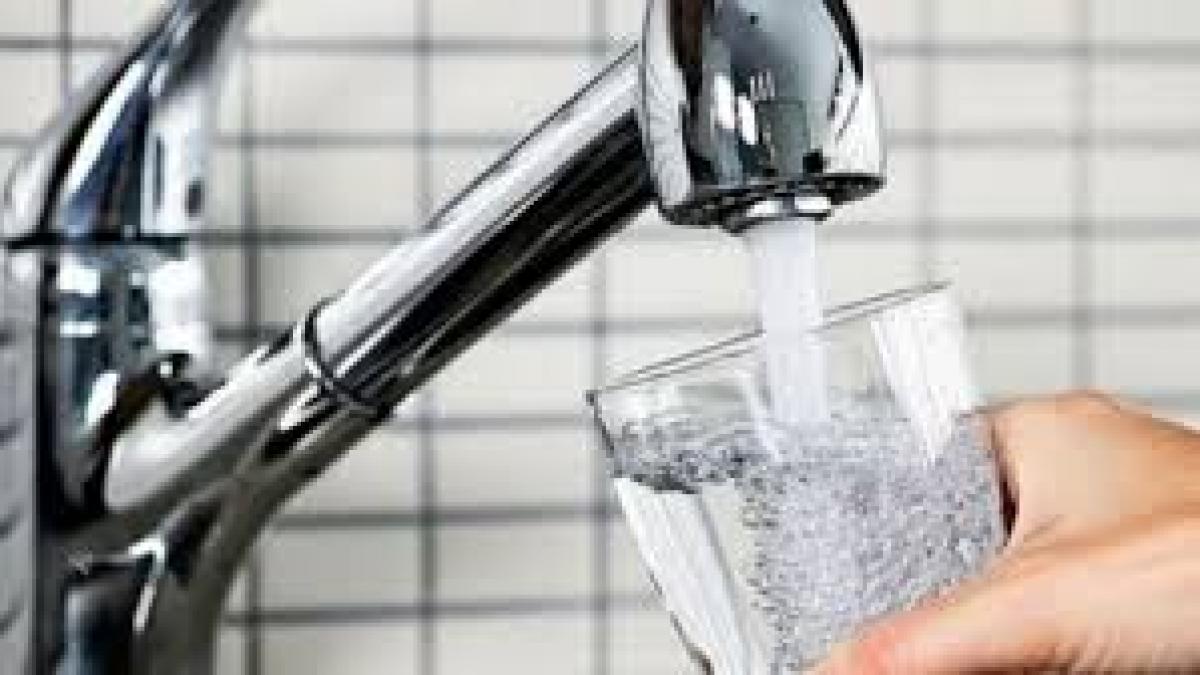 Accesul la apa de la robinet în România: Diferențe masive între regiuni și creștere ușoară a conectivității