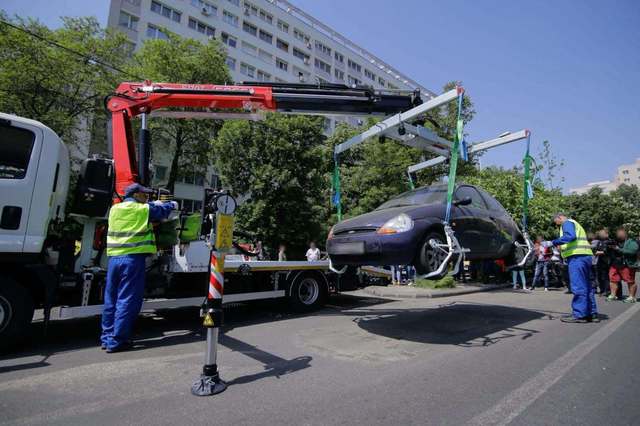 Reguli noi pentru mașinile ridicate în București: au fost aprobate tarifele și noile zone de intervenție