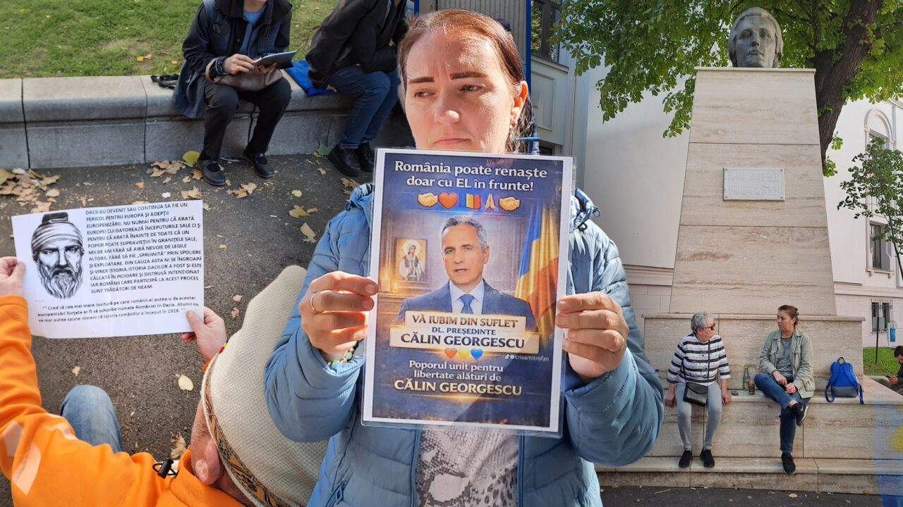 Protest în fața Arestului Central din București pentru Călin Georgescu