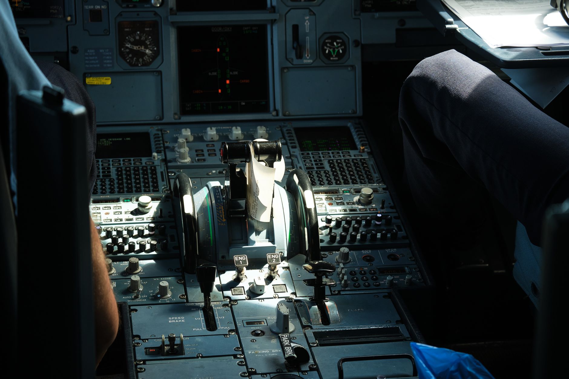 Atac violent la bordul unui avion Flydubai: pilotul a încercat să prăbușească aeronava după ce și-a înjunghiat colegul