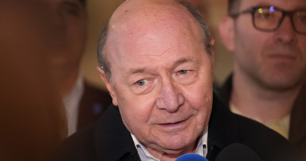 Traian Băsescu critică modul în care Nicușor Dan gestionează criza politică din România
