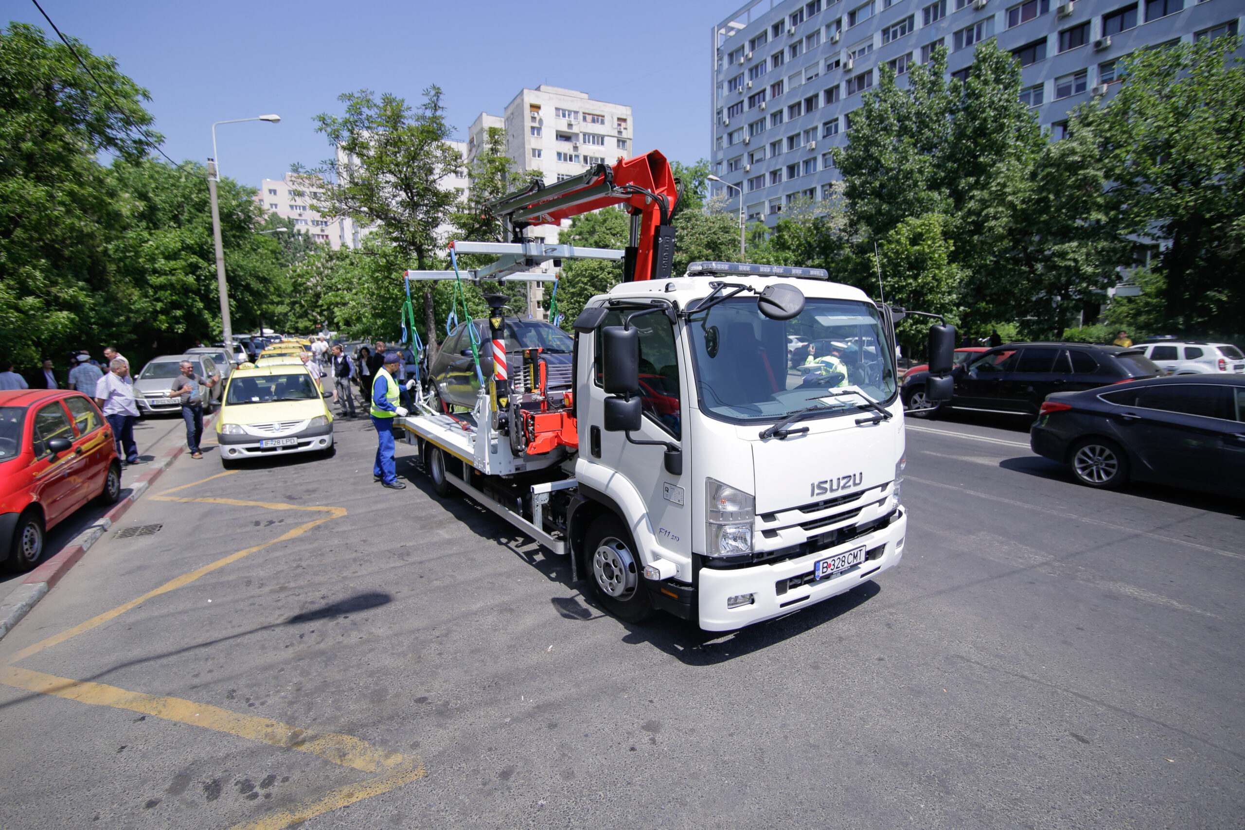 Noi reguli și tarife pentru ridicarea autovehiculelor parcate ilegal în București