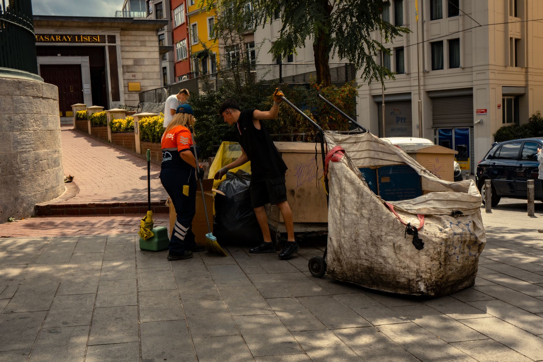 Oradea lansează campanie de colectare gratuită a deșeurilor vegetale în cartiere