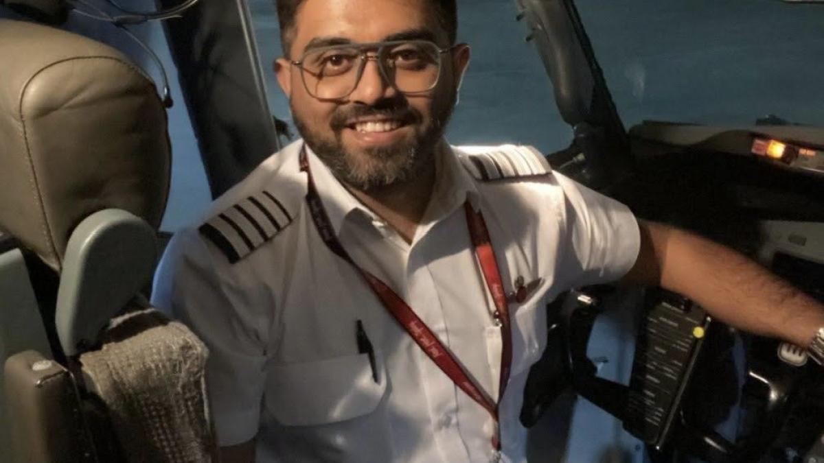 Un pilot indian a salvat 174 de vieți după ce a fost înjunghiat în cabina de pilotaj