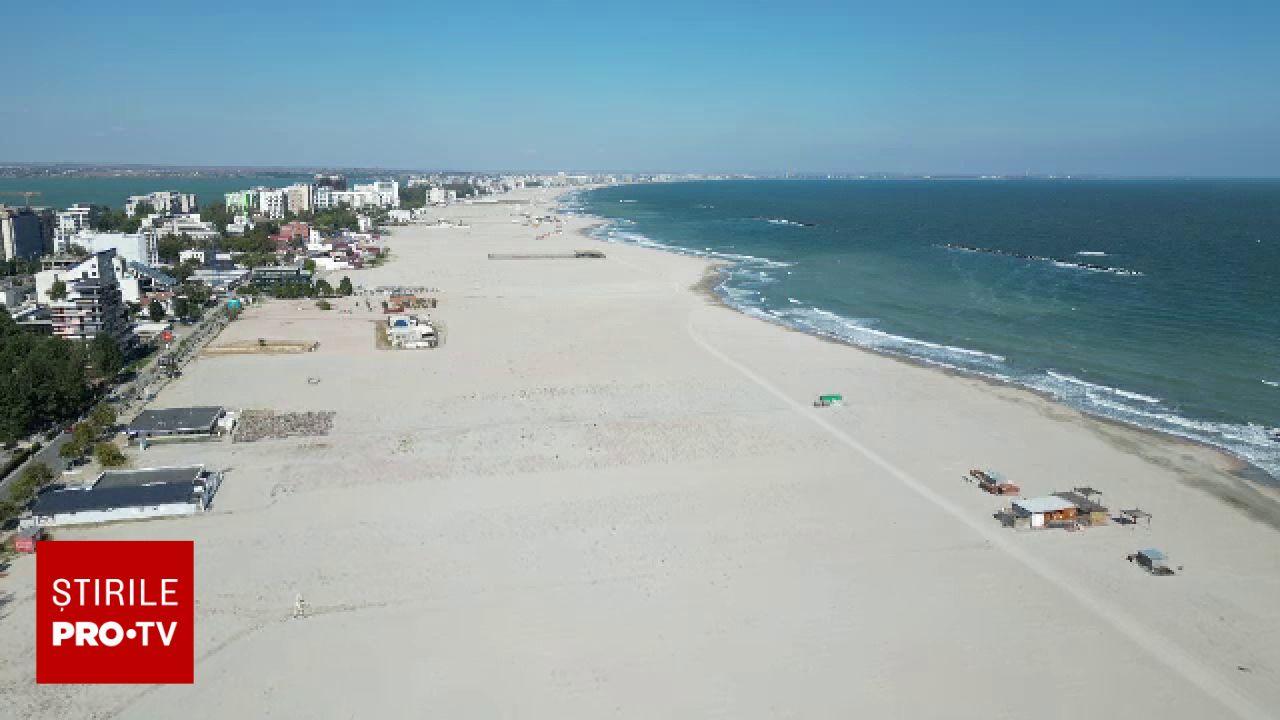 Eroziunea litoralului: Marea mută nisipul și reduce suprafața plajelor din Mamaia și Constanța